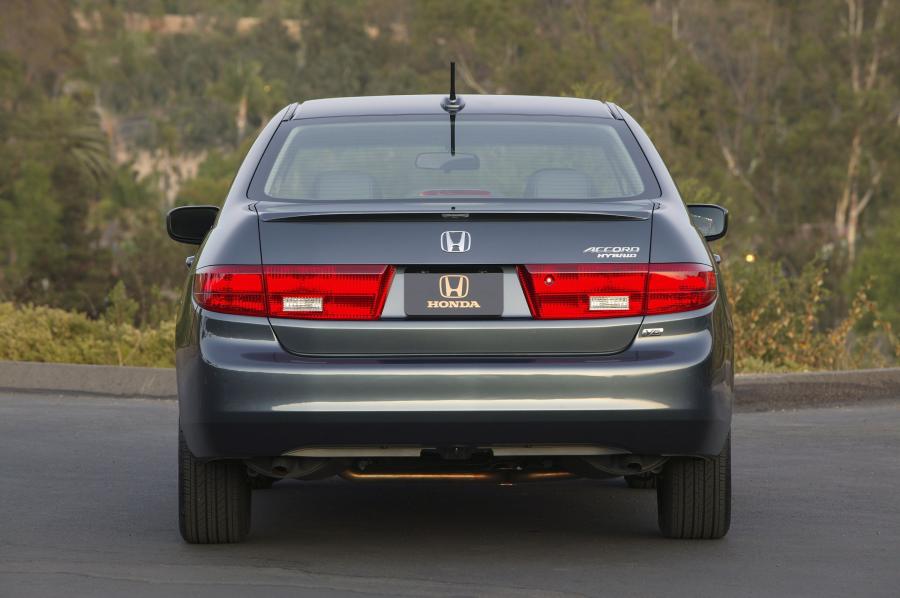  Honda Accord Hybrid America 2005 года  (фото 30 из 69)